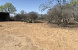 185 E CR 2662, Devine, TX 78016