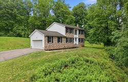 112 Red Cherry Lane, Stroudsburg, PA 18360