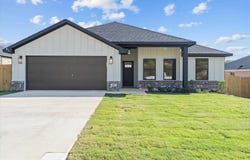 16517 Crossing Circle, Lindale, TX 75771