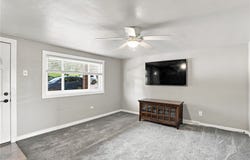 535 10th St, Pitcairn, PA 15140