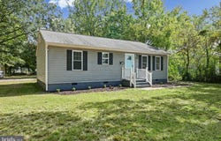 210 NAGLEE AVENUE, SANDSTON, VA 23150