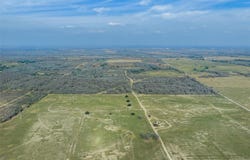1144 Treetop Ln, Luling, TX 78648