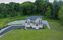 161 Bridge St, Hamilton, MA 01982