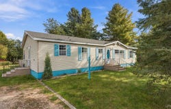 1011 S 30th Street, Escanaba, MI 49829