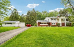 W326N6575 Sylvian Dr, Hartland, WI 53029