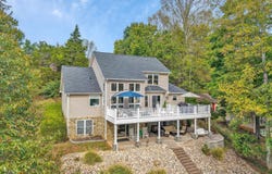 810 Forest Lawn Dr, Moneta, VA 24121