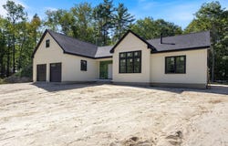 12 Middle Jam Road, Gorham, ME 04038