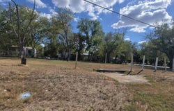 304 E Hunt St, Pleasanton, TX 78064