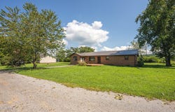 211 Chestnut Road, Speedwell, TN 37870