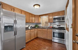 222 Cherry Ave, Houston, PA 15342
