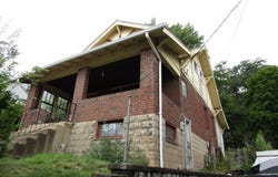 424 W 9th Ave, Tarentum, PA 15084