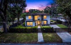 701 NE 164th St, Miami, FL 33162