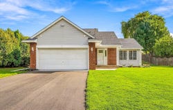 342 Parkview Lane S, Maplewood, MN 55119
