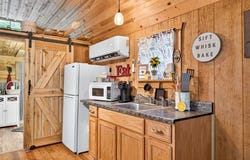 4207 Chapel Hill Rd, Crawford, TN 38554