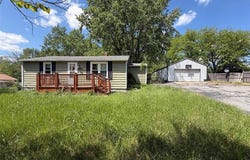 232 S County Line Road, Windsor, MO 65360