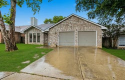 11302 FOREST SMT, Live Oak, TX 78233