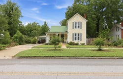 98 E Live Oak Avenue, DeFuniak Springs, FL 32435