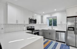 320 NE 33rd St, Oakland Park, FL 33334