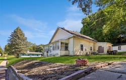 305 E Division Street, Colfax, IA 50054