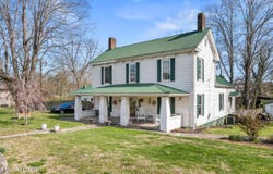 526 Old Middlesboro Hwy, LaFollette, TN 37766