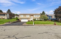 1316 MAPLEHURST DR, Somerset, PA 15501