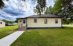 690 Ohio Ave NW, Huron, SD 57350