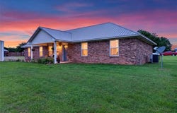 23980 Audra LN, Panama, OK 74951