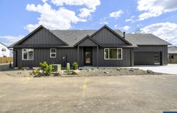 1271 Brown St, Woodburn, OR 97071