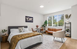 10985 E Burnside St, Portland, OR 97216