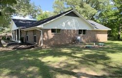 910 Newitt Vick Drive, Vicksburg, MS 39183