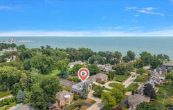 40 Webber Place, Grosse Pointe Shores, MI 48236