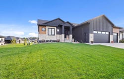 408 N Wildcat Dr, Sioux Falls, SD 57110