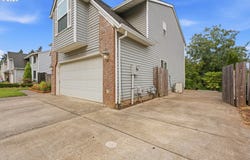 2163 DORSEY Dr, Hubbard, OR 97032