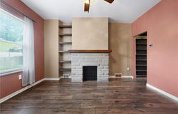18 Charlton St, Ingram, PA 15205