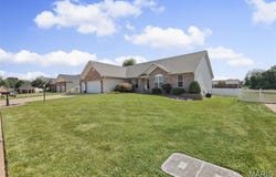 1805 Summerfield Lane, Godfrey, IL 62035
