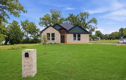 201 E Freeman Street, Ennis, TX 75119