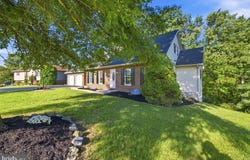 933 REDWOOD Lane, LEBANON, PA 17046