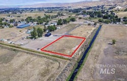 405 Saddle Ln, Emmett, ID 83617