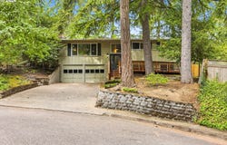 30 COACHMAN Dr, Eugene, OR 97405