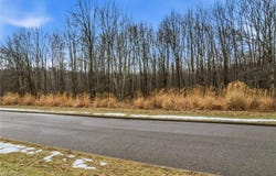 Lakeview Drive, Hubbard, OH 44425