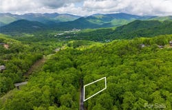 52 Settings Boulevard, Black Mountain, NC 28711