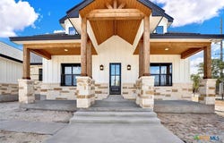 100 Hondo Ridge, La Vernia, TX 78121