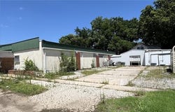 120 4th Street, Chetopa, KS 67336