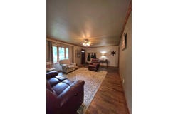 702 E Tampa Dr, Robinson, IL 62454