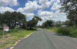 49 Sundown Ln, Poteet, TX 78065