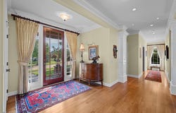 282 W Edinburgh Drive, Highland Heights, OH 44143