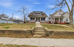 1447 N Broadway Avenue, Springfield, MO 65802