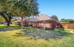504 Wisterglen Drive, DeSoto, TX 75115