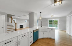 11 Robin Way, Chester, NH 03036