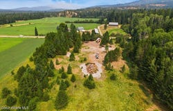 700 Golden Gate Rd, Priest River, ID 83856